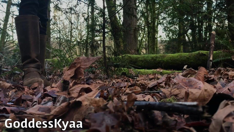 Kyaa Chimera: Sclavă de My Muddy Boots