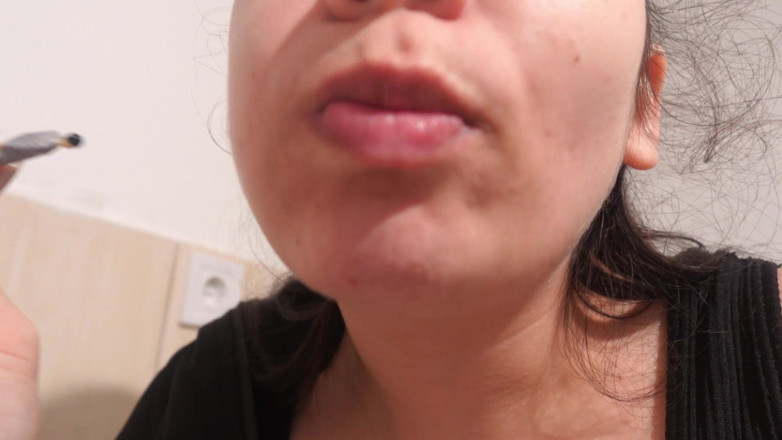 AmayaMori: Ma demi-sœur géante suce sa bouche puante sur son demi-frère...