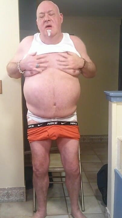 beardaddychub: Striptease von auftragnehmer