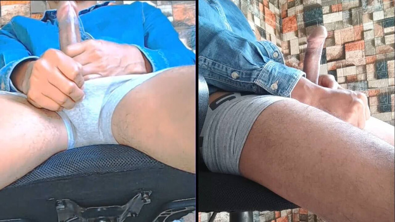 Hornyboy2058: Gorący facet w bokserach jęczy głośno i głaska swojego kutasa...