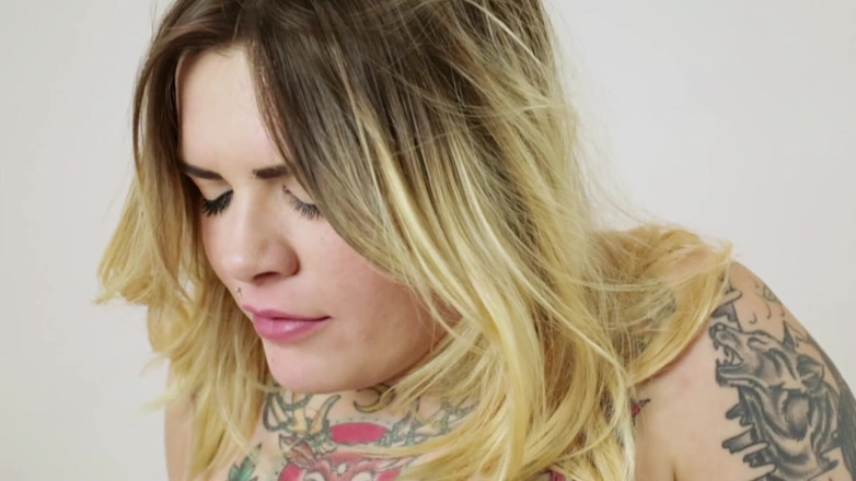Hot Girlz: Des couples romantiques s'amusent à se doigter la chatte