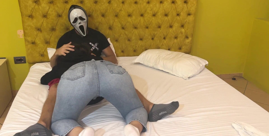 Couple Of Pleasure: Ghostface riceve un pompino gratuito per Halloween