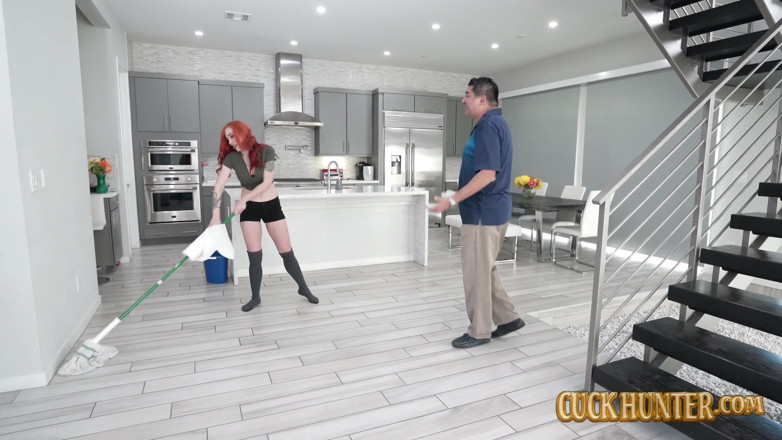 Cuck Hunter: 赤毛の妻Nova Sky cuckolds怠惰な夫と大きなコック
