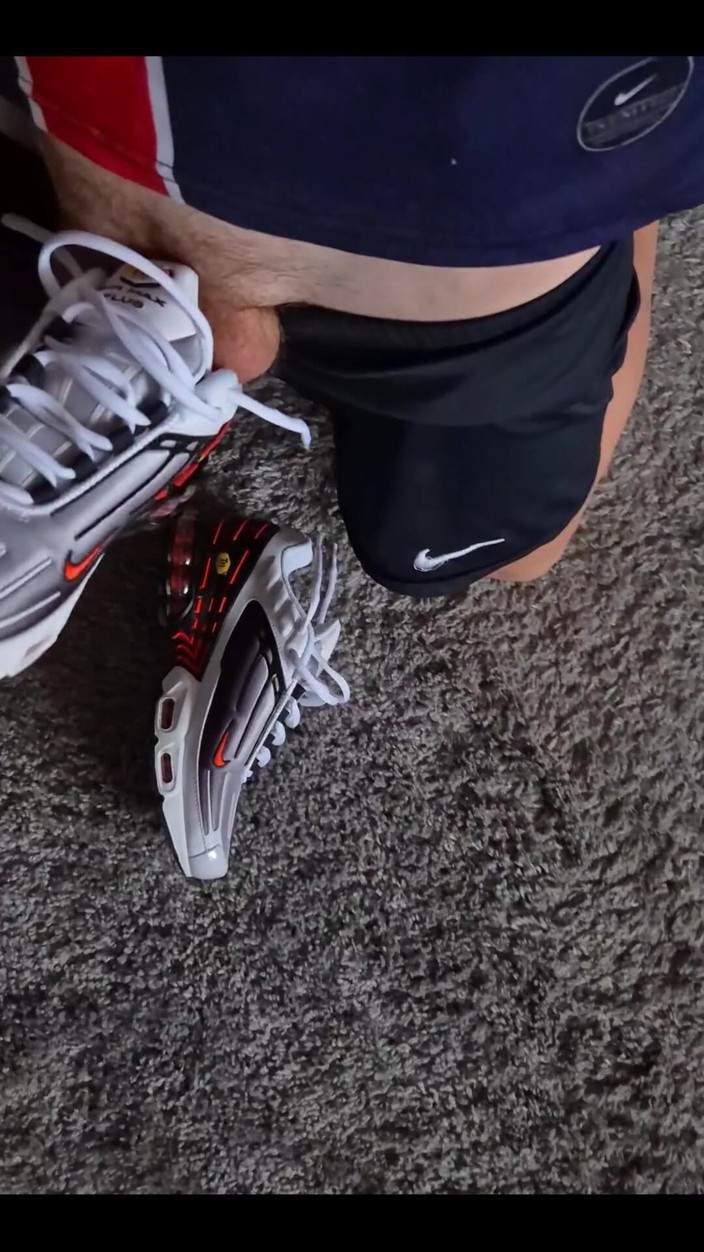 Sneakersmax98: Scopata duramente dopo aver giocato con le nike tn