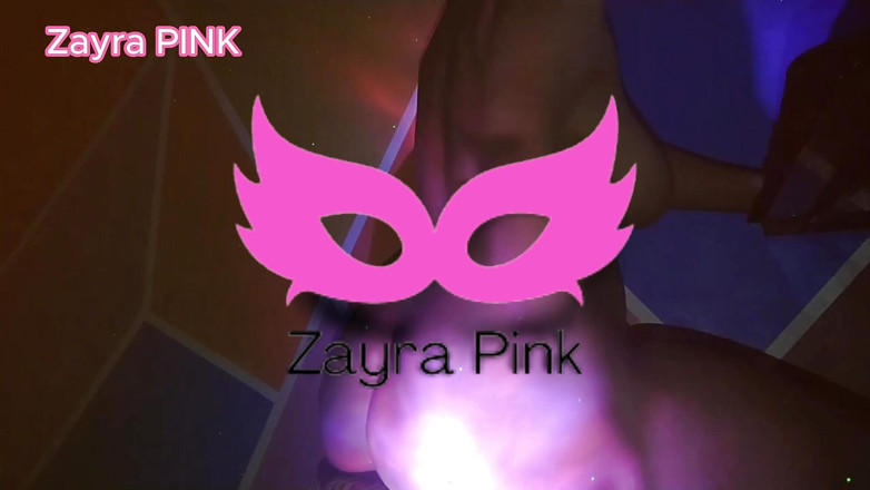 Zayra Pink: 太空中的屁股