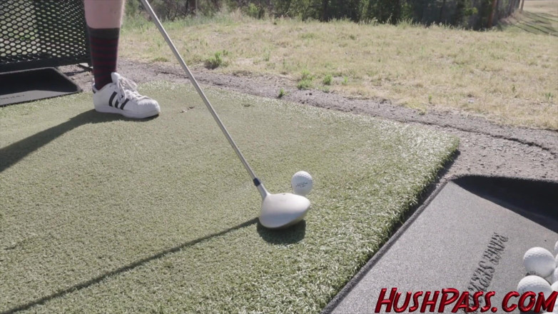 Hush Hush Entertainment: Golfprofi Sable jones mag lange, harte hits mit großen schlägen