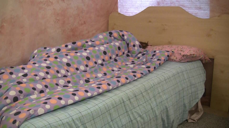 Bangora amateur club: Une brune mature doigte profondément le trou de la chatte...