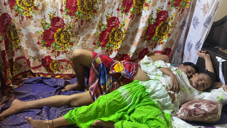 Hindi-Sex: Трахаю 18-річну справжню індійську студентку