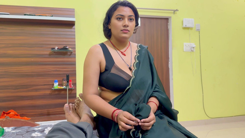 Hotty_ragini: Une soubrette indienne à gros nichons se fait baiser par Malik à...
