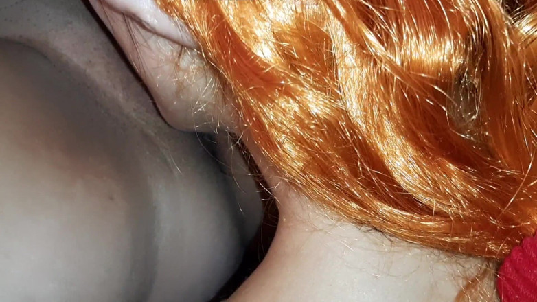 Lesbian-candys: Éjaculation dans la bouche d’une salope rousse - lesbian-candys