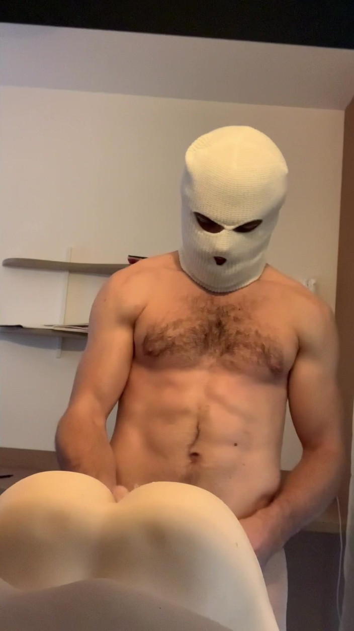 BigDaddyFeeling: Fodendo essa boneca como se fosse sua namorada. Corno por...