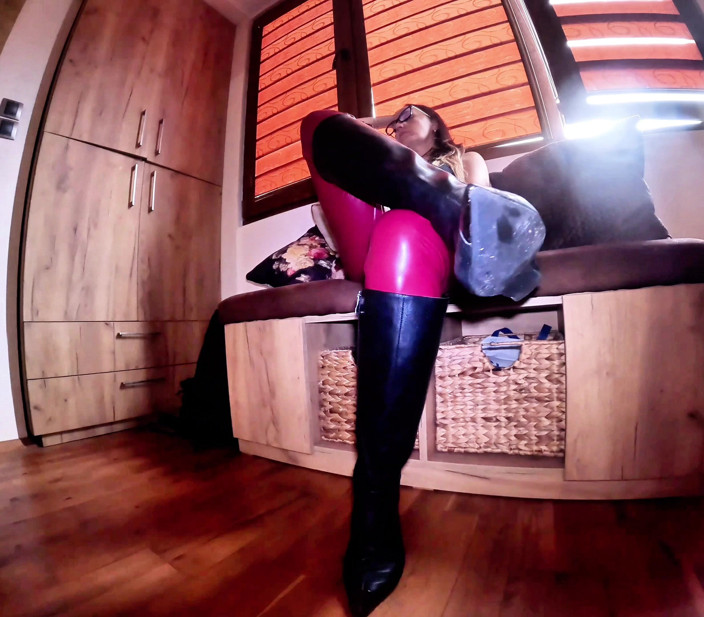 Mistressyammyboots: Lamber Minhas Botas Escrava