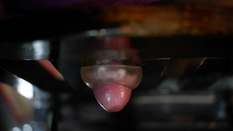 Milky Tata: Foda sem cortes, brinquedo sexual e porra na cadeira