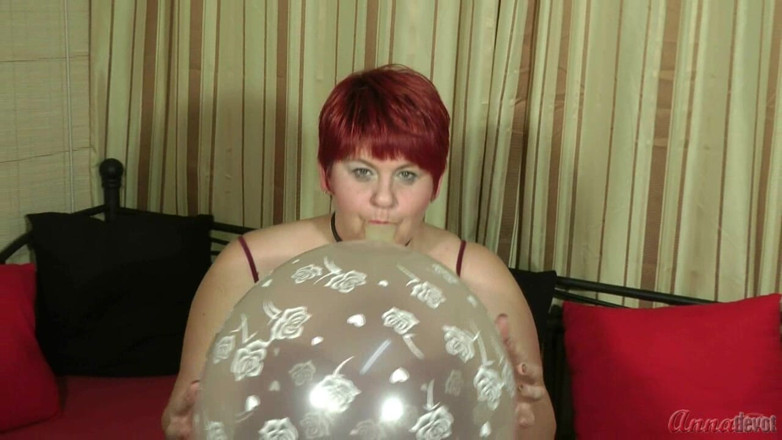 Anna Devot: Annadevot - Duży przezroczysty balon wysadżony w górę