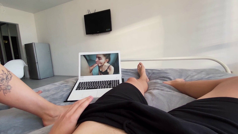 My Little Betsy: Ma copine a vu que je regardais du porno et...