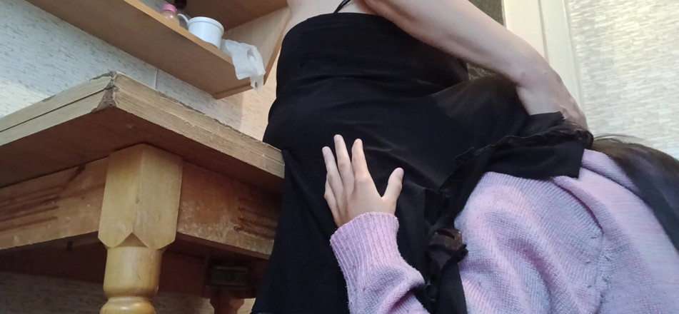 Lesbian-candys: 내 남친은 엄마와 나를 잡았지만, 내가 그녀의 치마 밑에 있기 때문에 섹스를 못했다.