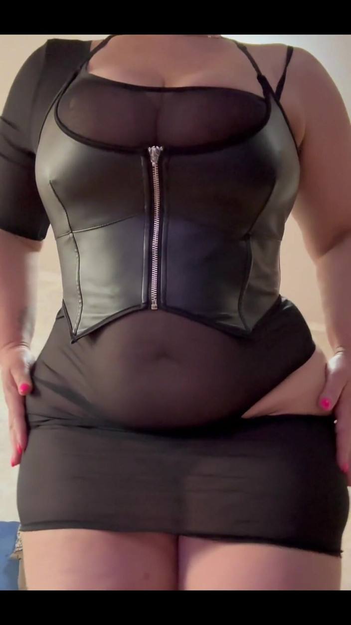 KarmenMilf: Danse dans une nouvelle tenue