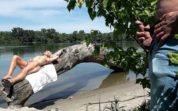 Only Taboo: Harige oma wordt anaal geneukt op het strand