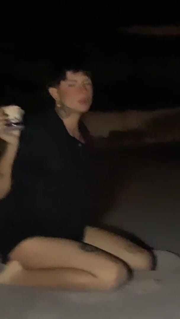 Flumenar: Fiind o curvă sexy pe plajă