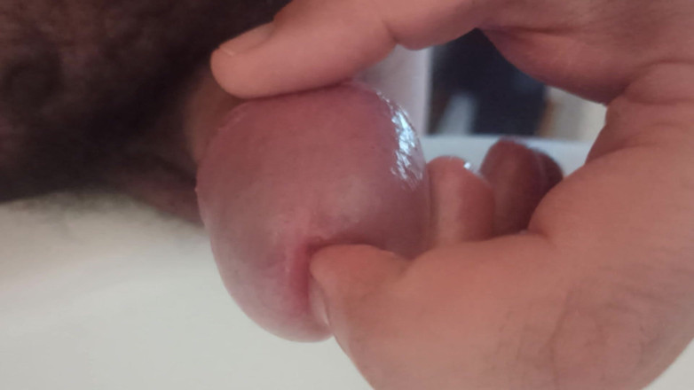 Kinky Guy: Kencing pagi, cuba masukkan jari saya ke dalam lubang kencing