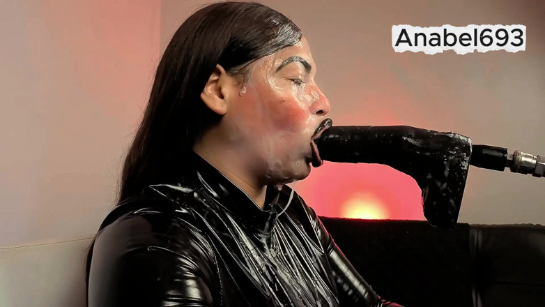 anabel693: Демон у латексі, латексних рукавичках, латексному костюмі і чорних губах, смокчи свій член, плюй слину і кінчай на мене