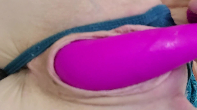 Xxxcountrygirl69: Сексуальна мамка грає з мокрою пиздою