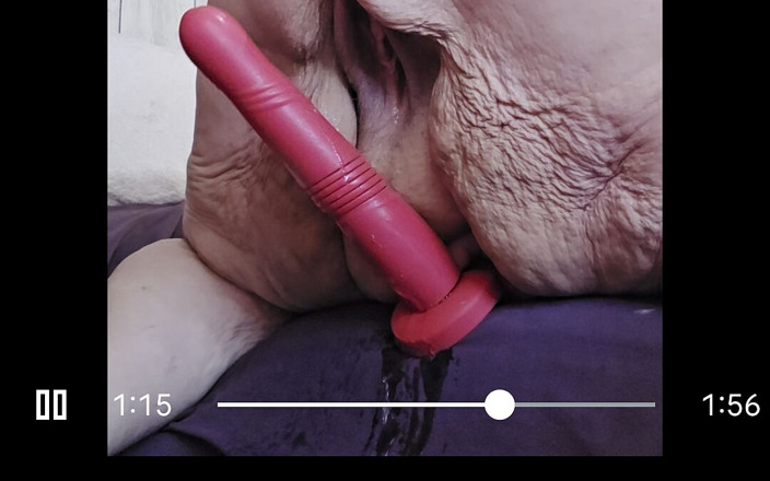 HerculesnVENUS: Sur le côté du lit rebondissant sur ta bite, elle...
