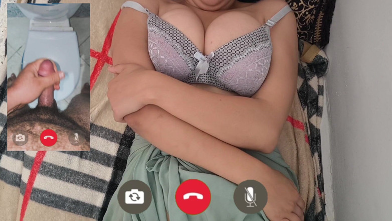 Salma Arab: 我的邻居在视频通话中给我打电话，并告诉我我被抹掉了，我想操你