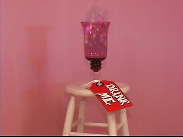 Project Femdom: Arnab putih meleleh lobak merah di dalam mulutnya semasa Alice...