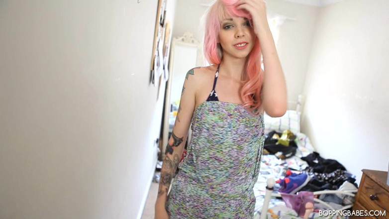 Bopping babes: Minni - Bikini Star
