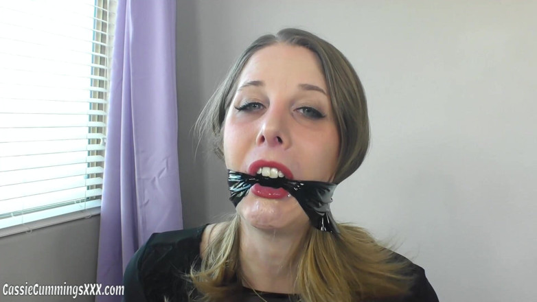 Cassie Cummings: Cassie bdsm gag try on and talk