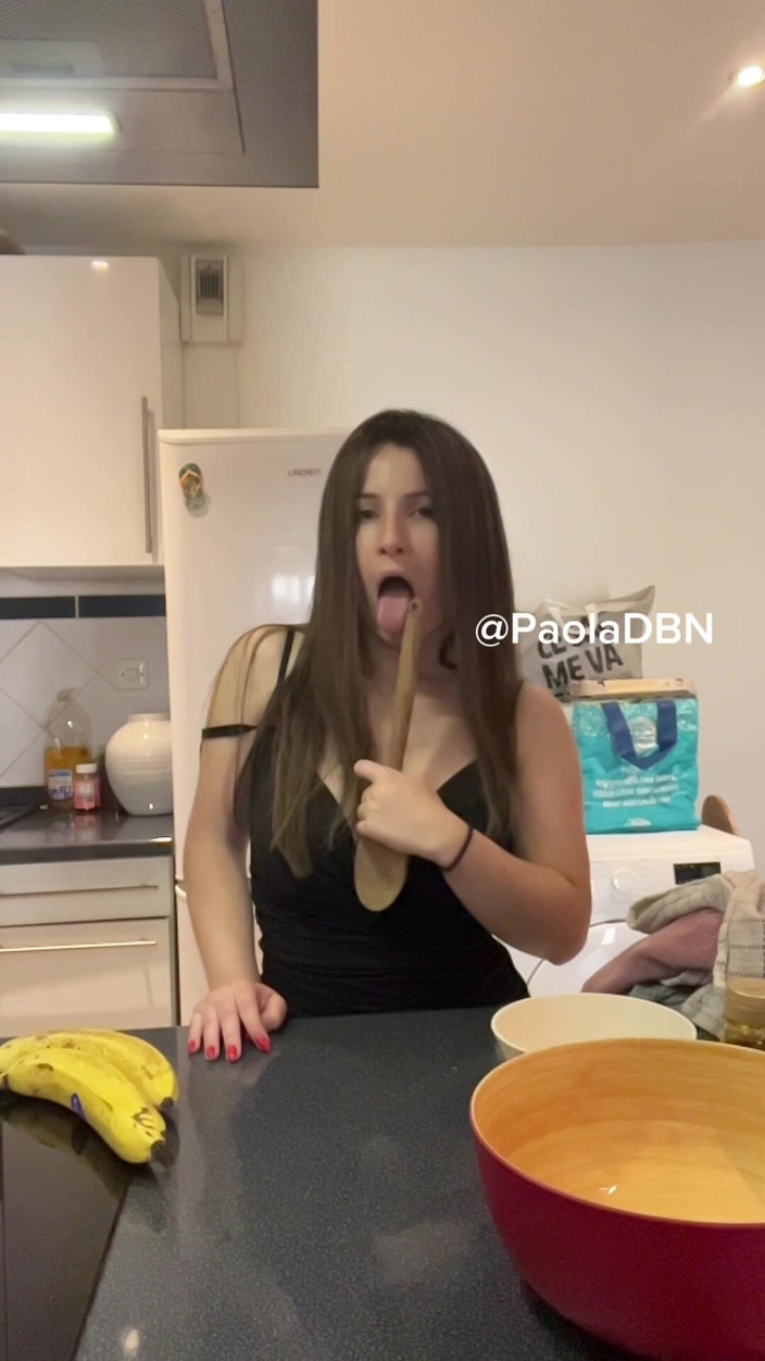 PaolaDbn: Solo Dans La Cuisine - Je Joue Avec La Cuillère