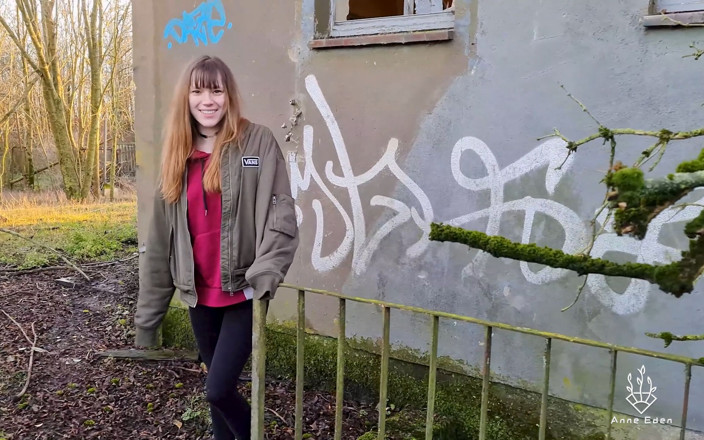 Anne Eden: Eerste keer geneukt op een echte verloren plek!!