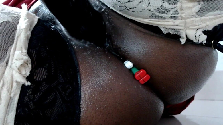 Maeling: Une petite bite noire se fait baiser dans une sodomie...
