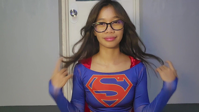 creamberryfairy: Supergirl Punčocháče Tease