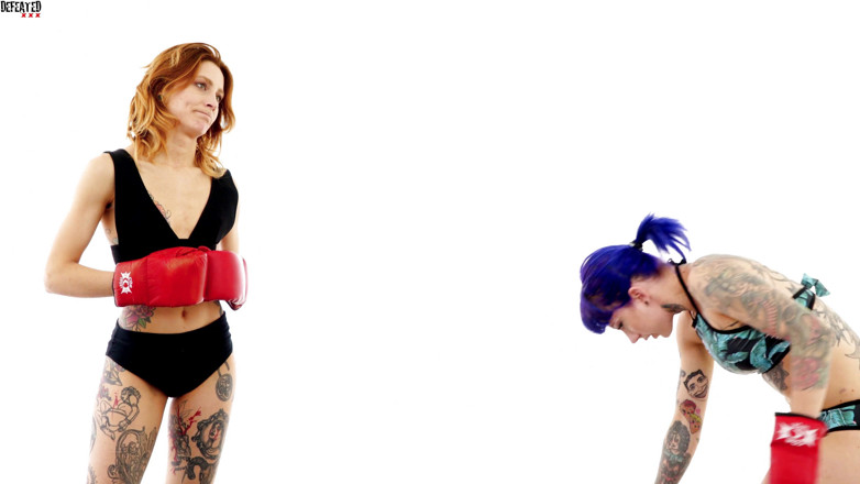 Defeated Sex Fight: Eli &amp; stella - heiße tätowierte mädchen im extremen boxkampf