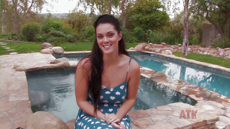 ATKIngdom Fans: La morena pechugona Alison Tylor se pone personal en esta...