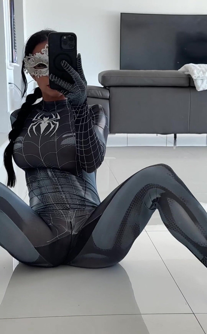 Miss Lexa: Spider-girl, je me suis aussi fait baiser dans celui-ci... et...