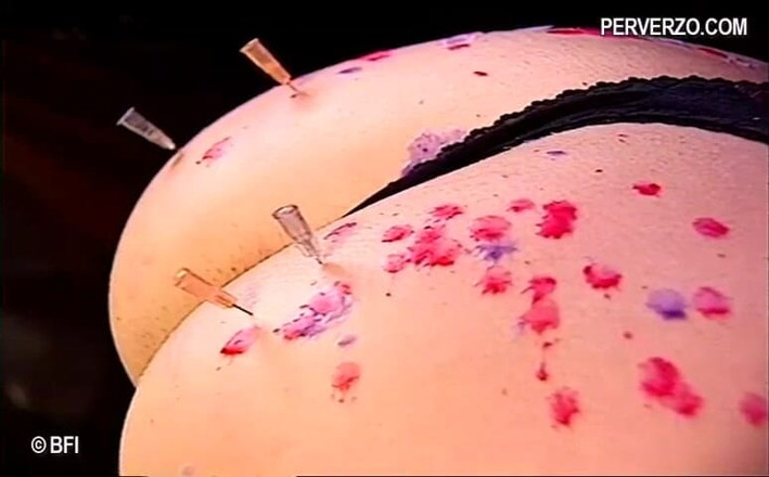 House of lords and mistresses in the spanking zone: Dvě submisíce jsou potrestány a bičována