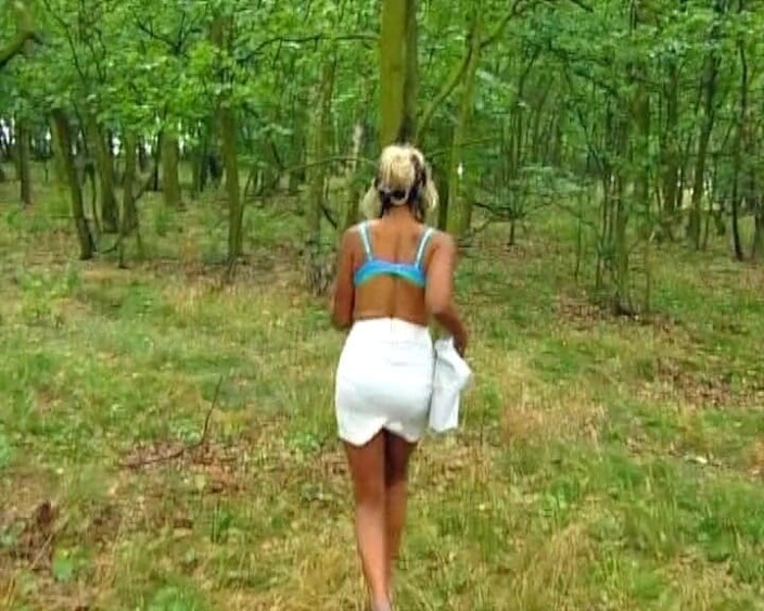 German Amateur Videos: Amatorskie niemieckie nastolatka z marzeń ssących w lesie