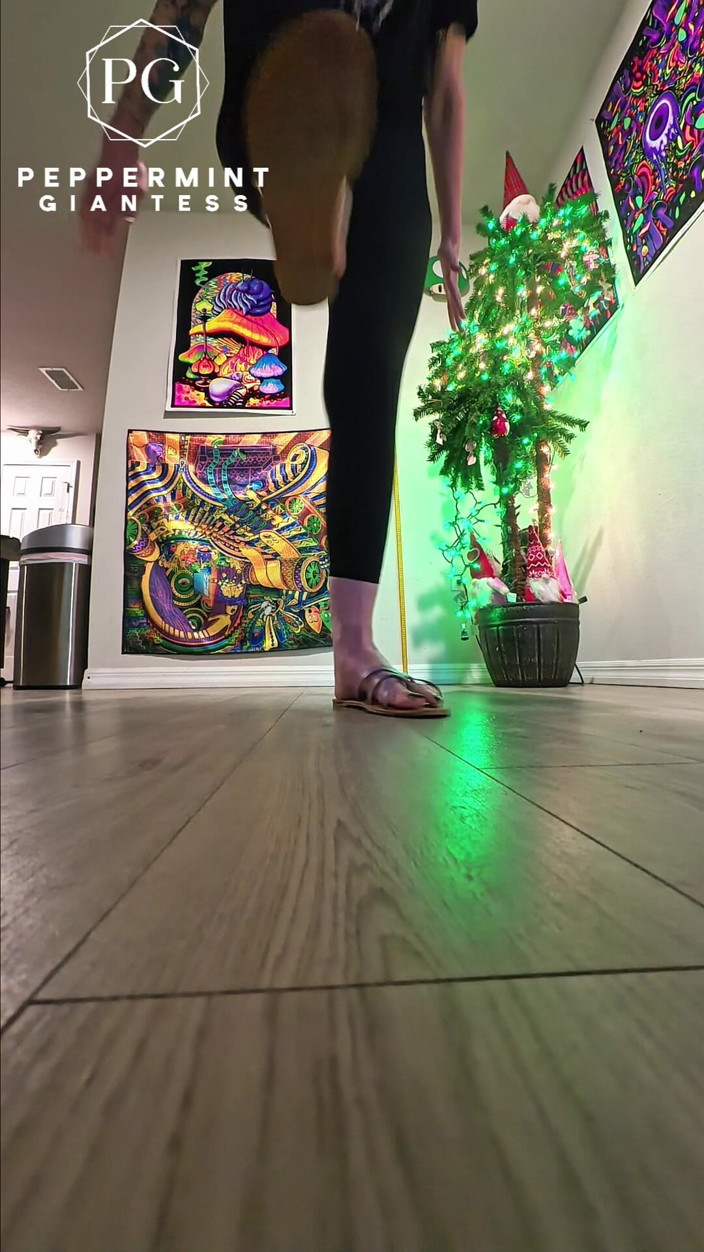 Peppermint Giantess: 6'7 Giantess Miażdży ziemię w sandałach Intensywne slow-mo stomps POV