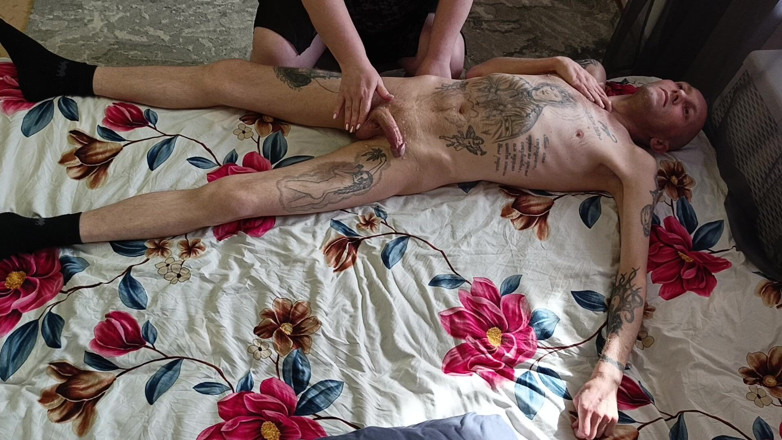 Zona901: Suegra hace un masaje corporal y me masturba la polla...