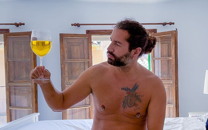 Mallorcadude: Làm đầy một ly với nước tiểu của tôi