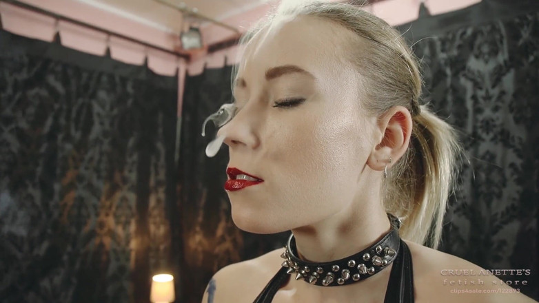 Cruel Anettes fetish world: 젖탱이를 빨아주기 위해 빨아주기