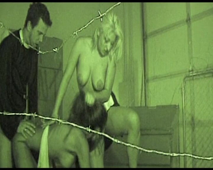 Dirty old moviez: Sexy MILF à trois avec passion qui mange le sexe