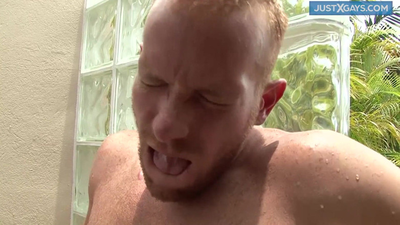 Just X Gays amateur porn: Chico caliente traga semen después de chupar una polla enorme...