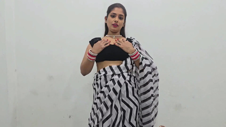 desi bhabhi videos: Pati Ki Dost Ke Ne Moka Dekhte Hi Chudai Ker...