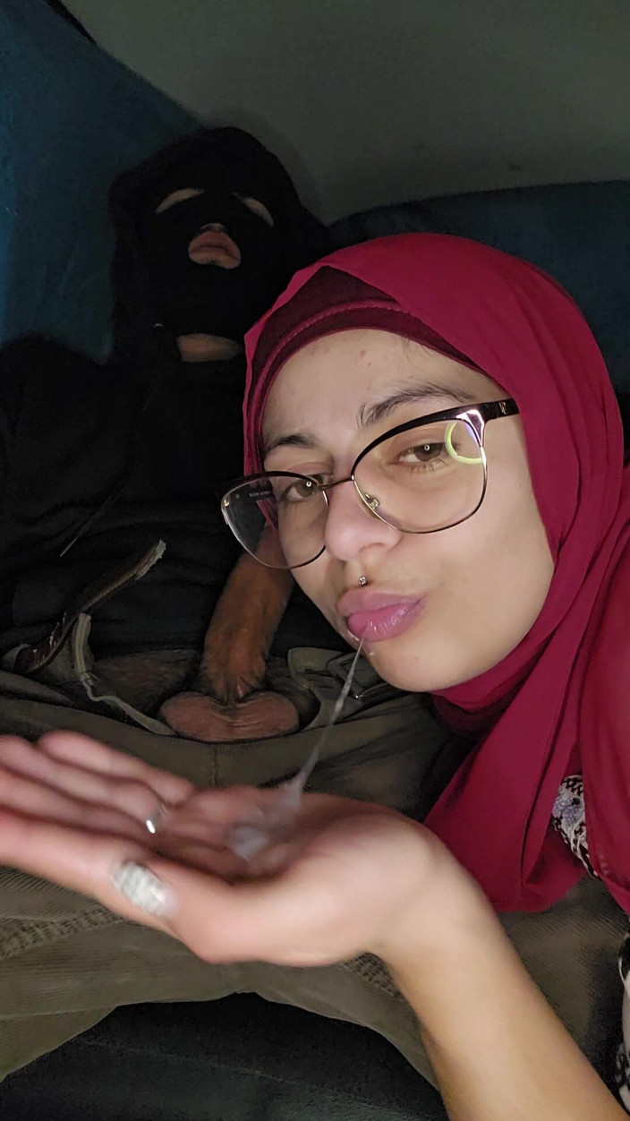 MiaNIqab: 11. Глубокая глотка в машине покорной арабской жены Mia Niqab