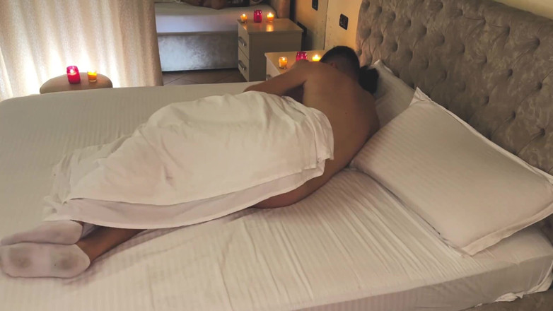 Couple Of Pleasure: Brunetă de 18 ani futută tare din spate