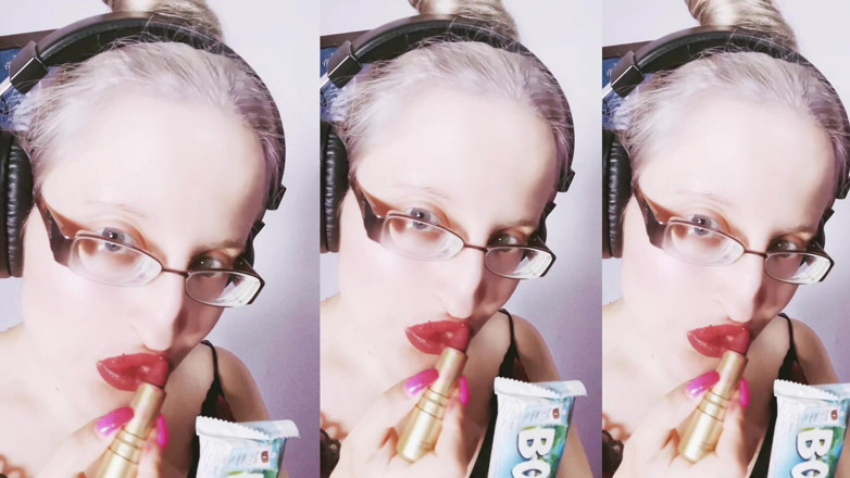 FinDom Goaldigger: Asmr sweet chocolate eating - asmr, kacamata, raksasa, lipstik, bibir besar,...